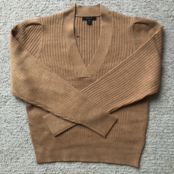 RW&CO. Sweaters - RW&CO. Cashmere Blent V- neck sweater.
